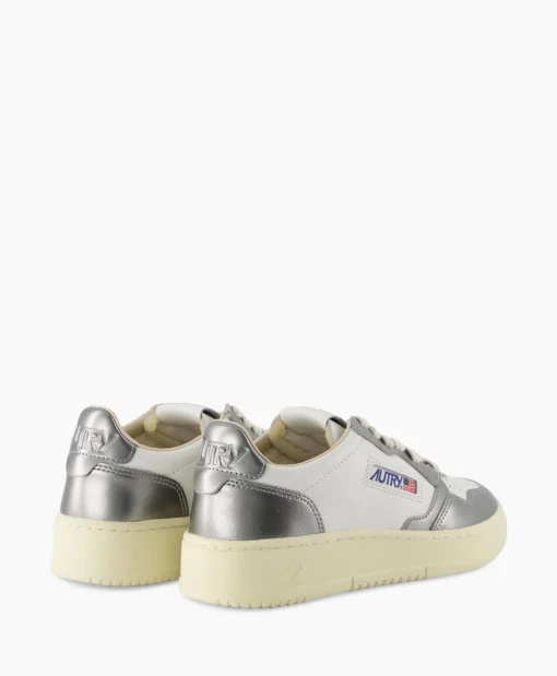 Hot Sneaker Medalist Low Wom. Zilver Dames Sneakers